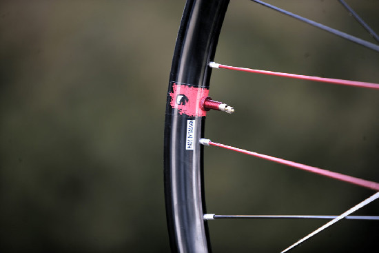 MTB tubelees výplety