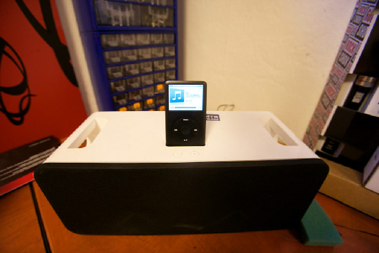 kulisu hudební zajišťuje iPod