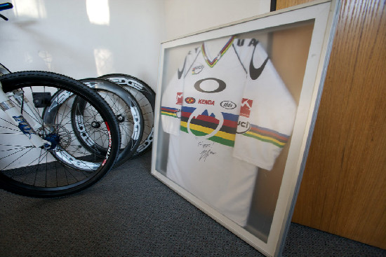 podepsaný dres od Briana Lopese