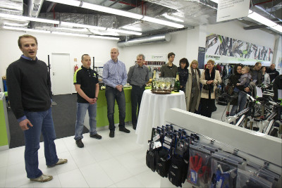 Nový obchod v brněnském obchodním centru Capmus Square otevřeli  /zleva/ Jan Bodnár, Petr Vaněk a Jaroslav Štefánik