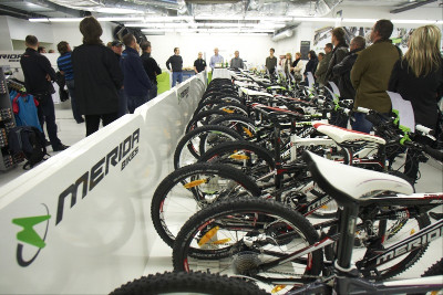 Nový obchod v brněnském obchodním centru Capmus Square otevřeli  /zleva/ Jan Bodnár, Petr Vaněk a Jaroslav Štefánik