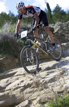 Rakušan Karl Markt jel poprvé závod na celoodpruženém kole a hned vyhrál