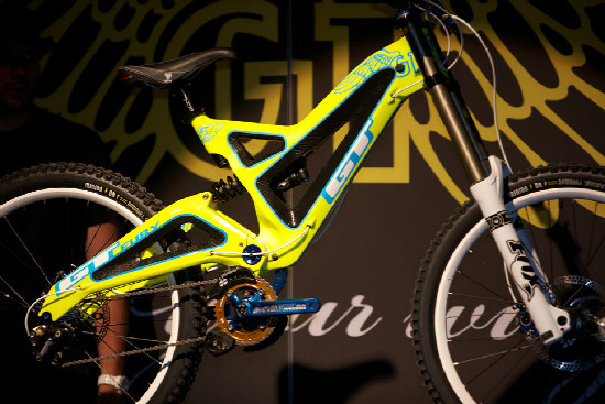 karbonová DH dvojčata