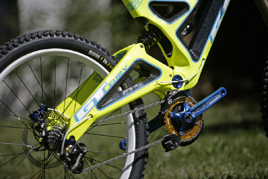 karbonová DH dvojčata