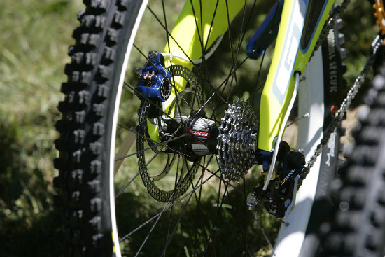 karbonová DH dvojčata