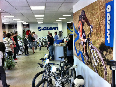 Oficiální otevření prvního Giant Storu v Česku, 20.4. 2011 Mladá Boleslav