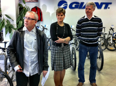 Oficiální otevření prvního Giant Storu v Česku, 20.4. 2011 Mladá Boleslav - Josef Přib, Radka Polnická, Jiří Polnický