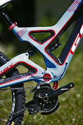 karbonová DH dvojčata