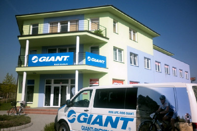 Oficiální otevření prvního Giant Storu v Česku, 20.4. 2011 Mladá Boleslav