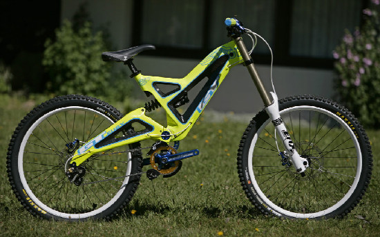 karbonová DH dvojčata