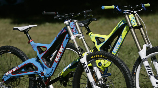 karbonová DH dvojčata