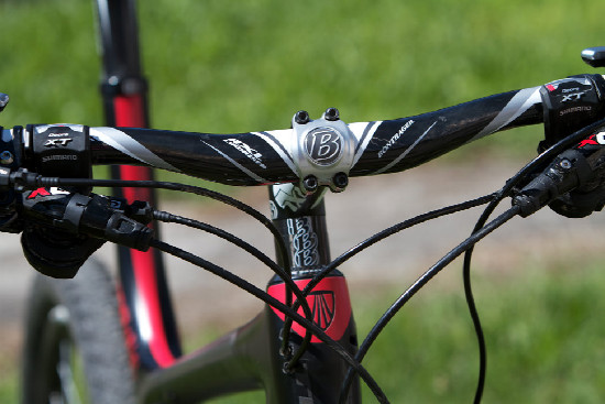 Jak jsme testovali XC závoďáka