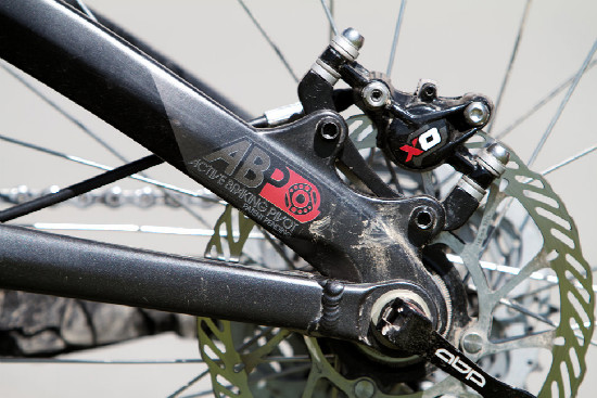 Jak jsme testovali XC závoďáka