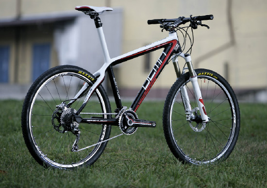 Nový karbon od Demy na 2011