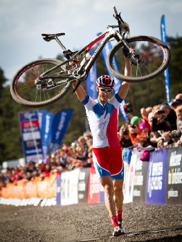 Jaroslav Kulhavý vyhrává závod Světového poháru