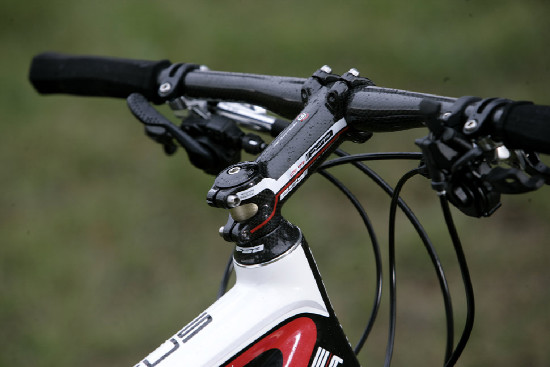 Nový karbon od Demy na 2011