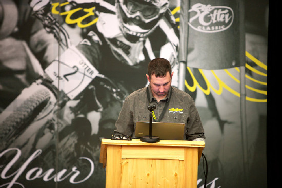 Ticho prosím, začínáme