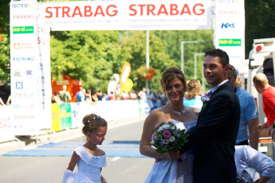 Závody nezabránili svatebčanům slavit 