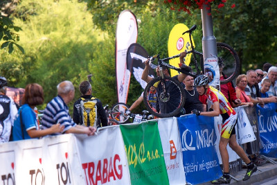  Favorit žáků odstupuje