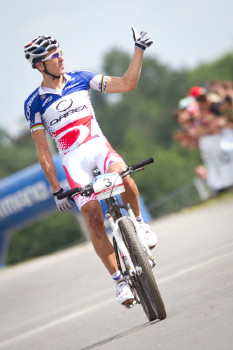 Julien Absalon děkuje českým fanouškům