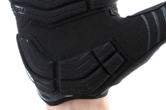 rukavice pro iPhone od Specialized