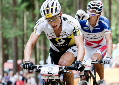Nino Schurter a Julien Absalon