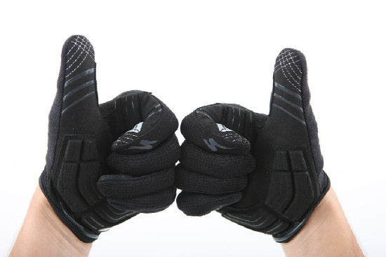 rukavice pro iPhone od Specialized