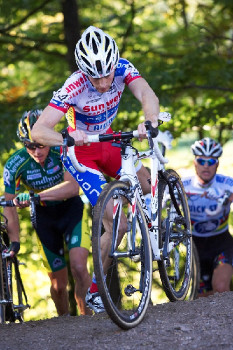 Pauwels vede trojici nejlepších