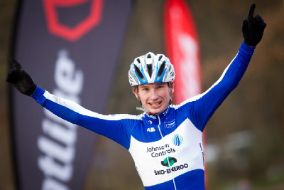 Karel Pokorný vyhrává závod juniorů