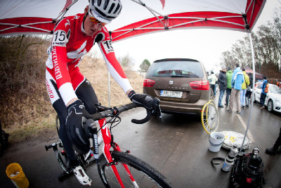 Rozjíždějící se Jaroslav Kulhavý