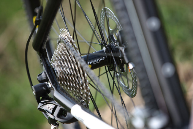 karbonový high-end cross