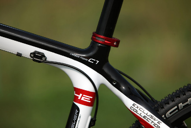 karbonový high-end cross