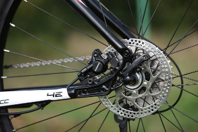 karbonový high-end cross