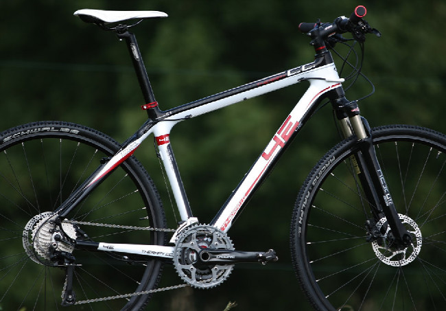 karbonový high-end cross