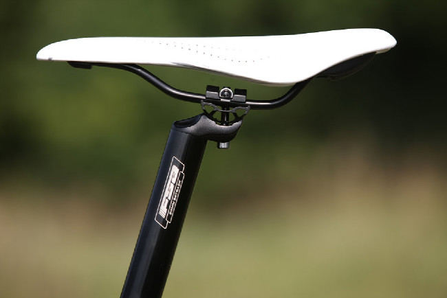 karbonový high-end cross