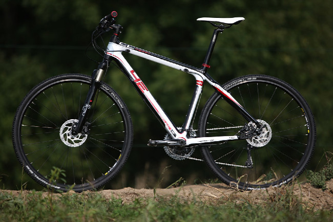 karbonový high-end cross