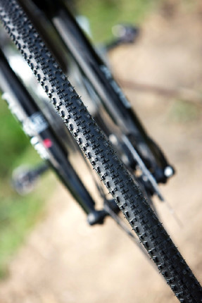 karbonový high-end cross