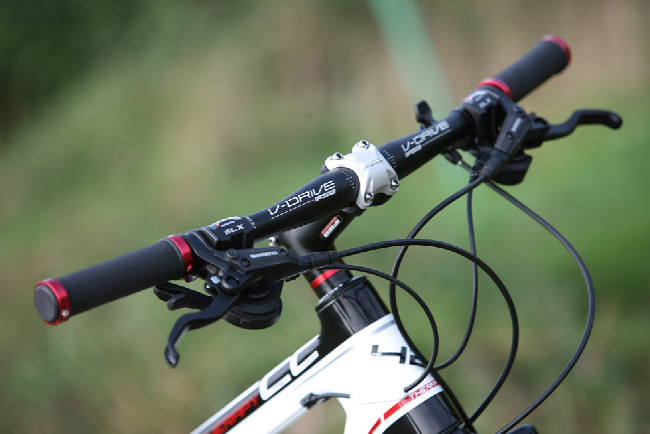 karbonový high-end cross