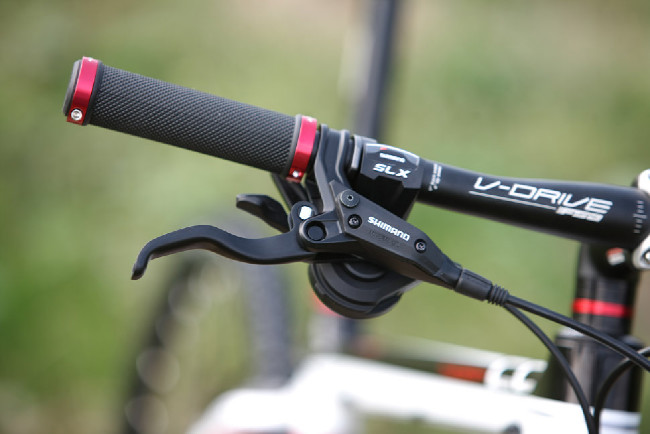 karbonový high-end cross