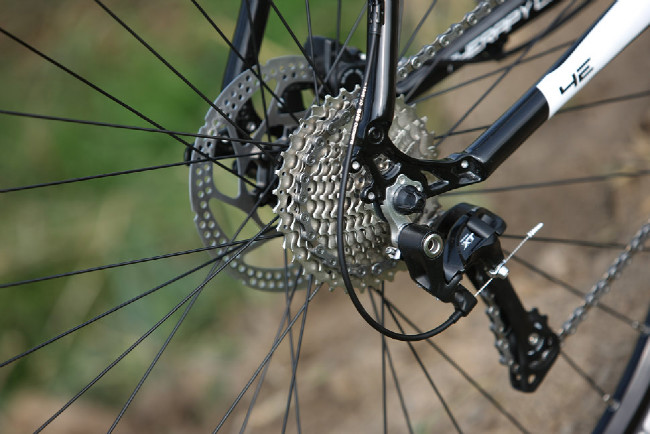 karbonový high-end cross