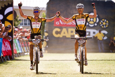 1. etapa - Sauser a Stander vítězí