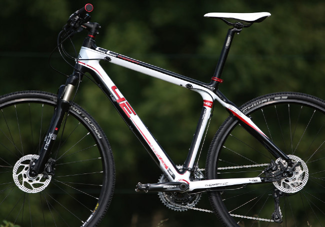 karbonový high-end cross