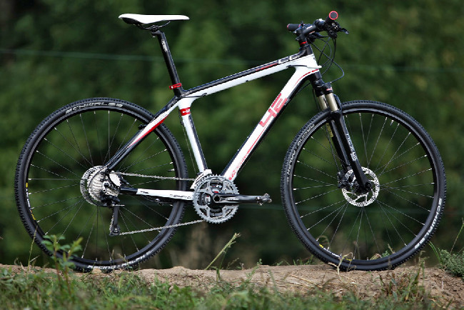 karbonový high-end cross