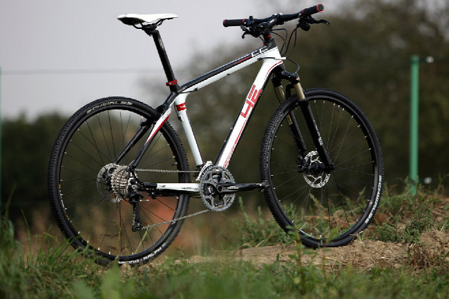 karbonový high-end cross