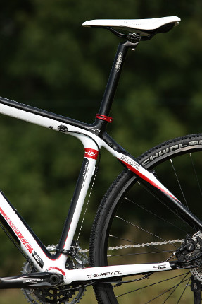 karbonový high-end cross