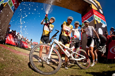 Velká oslava 36One Songo Specialized týmů