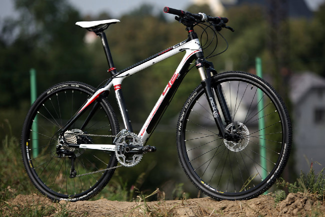 karbonový high-end cross