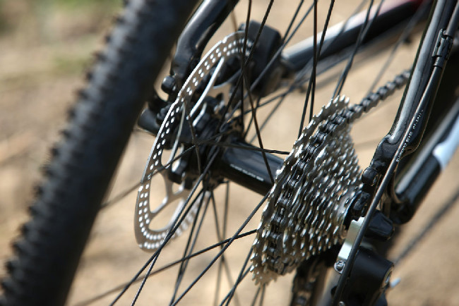 karbonový high-end cross