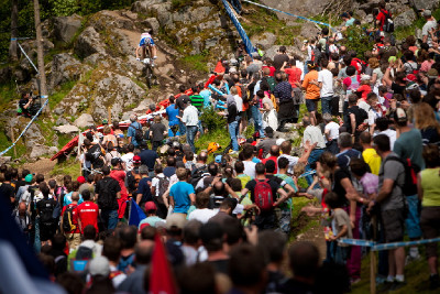 Julien Absalon padá do kotle