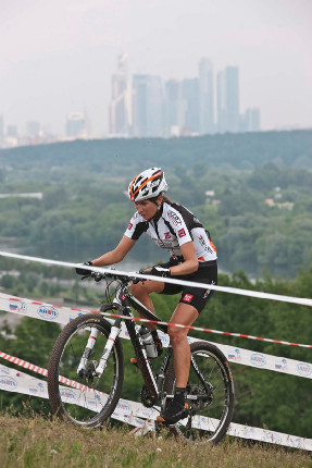 Blaža Klemencic, v pozadí nové business centrum s mrakodrapy, hotové bude v roce 2015